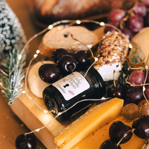 Confit Cerise Groseille Thym avec morceaux et 62% de fruits Confit Cerise Groseille Thym avec morceaux et 62% de fruits