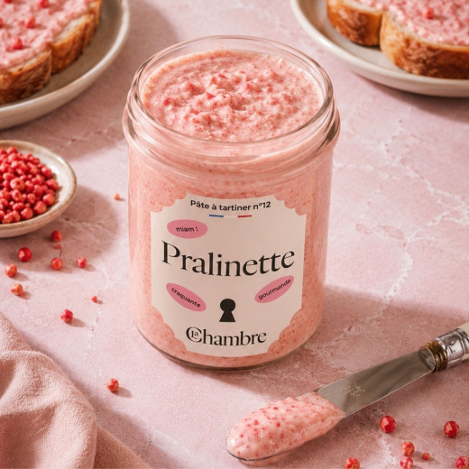 Open jar of Pralinette with its spreading knife