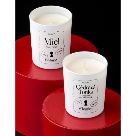 Honey scented candle, gourmet and warm atmosphere