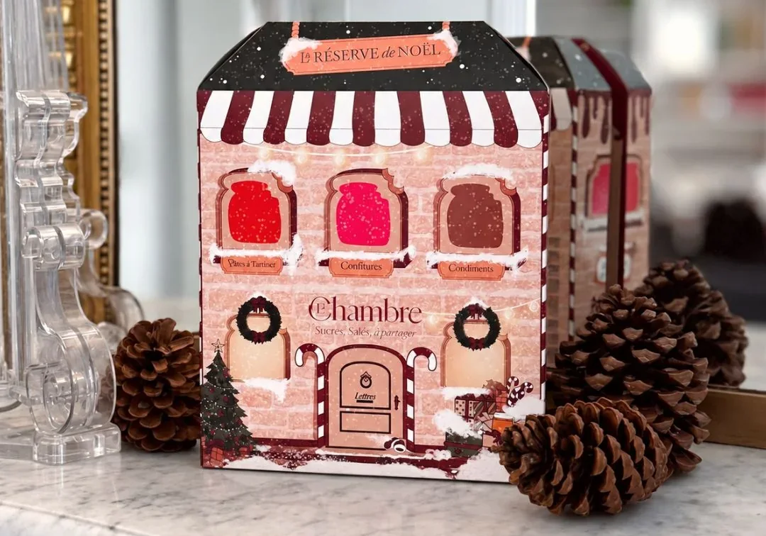 Calendrier de l'Avent gourmand 2026 de La Chambre, boîte en forme de maison aux 24 surprises