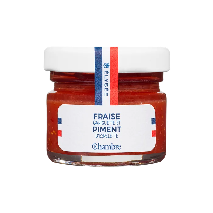 Tasting jar of Élysée range jam with the flavor: Gariguette strawberry and Espelette pepper, the marriage of sweet and spicy