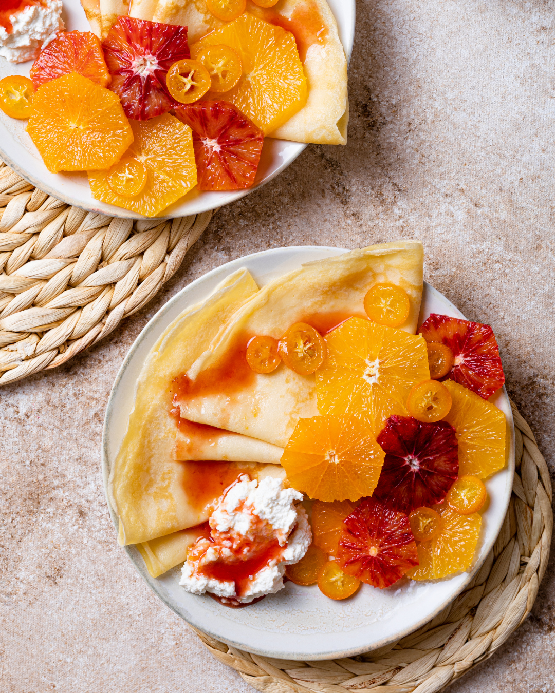 Crêpes au lait d’amande, confiture d’Orange & Fleur d’oranger et chantilly à la cannelle