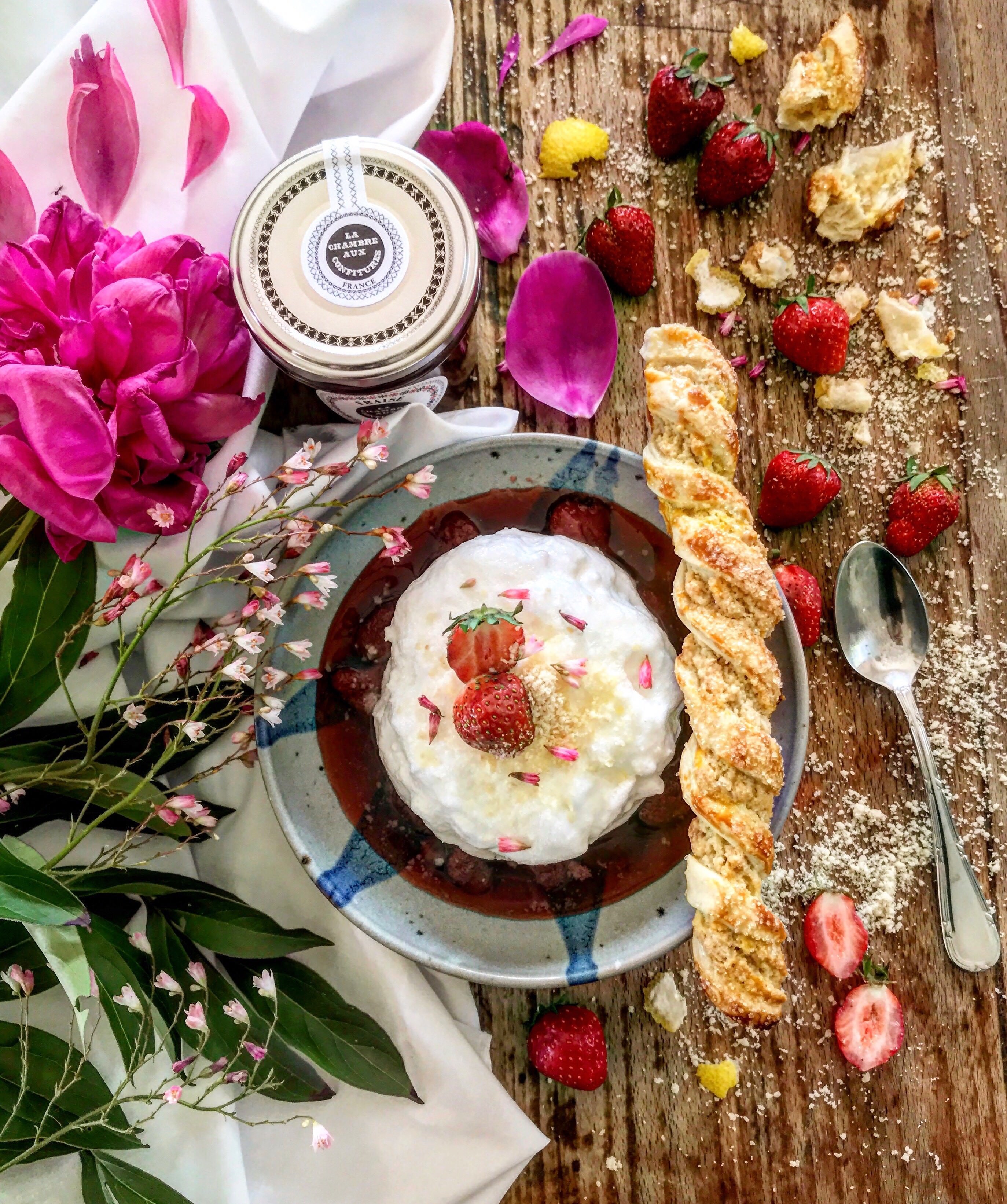 recipe of ile flottante with citrus with strawberry & yuzu jam, twist puff pastry with pine nuts