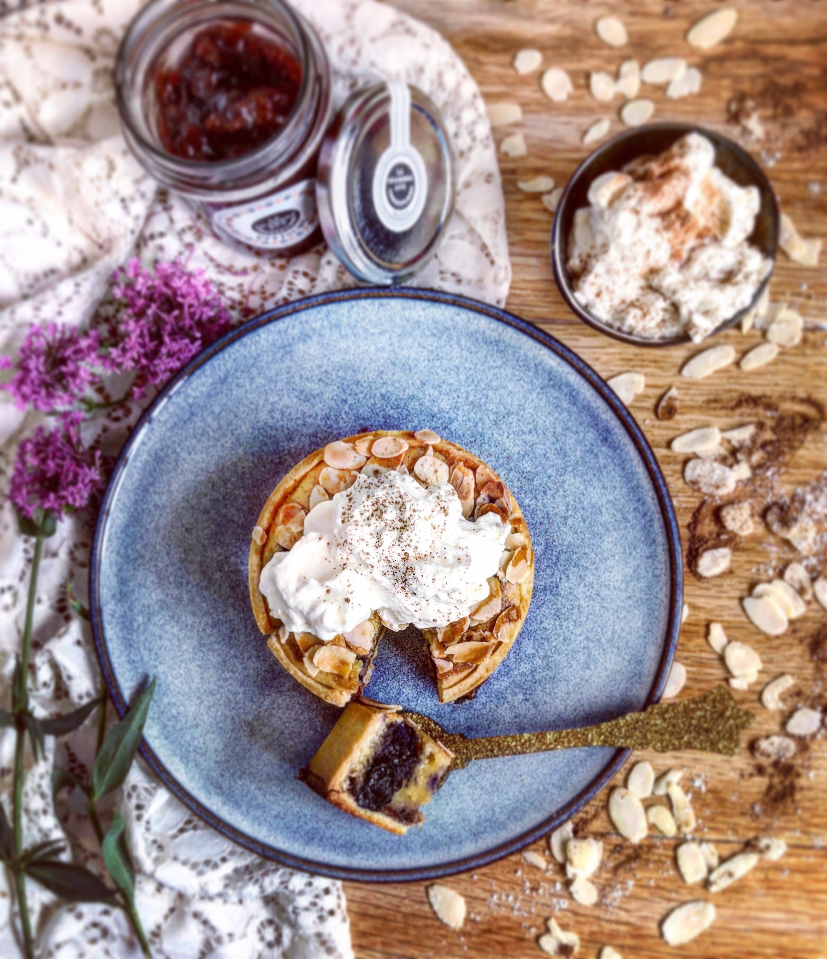 Recipe of almond pie with Quetsche jam, fresh blackberries and cinnamon whipped cream