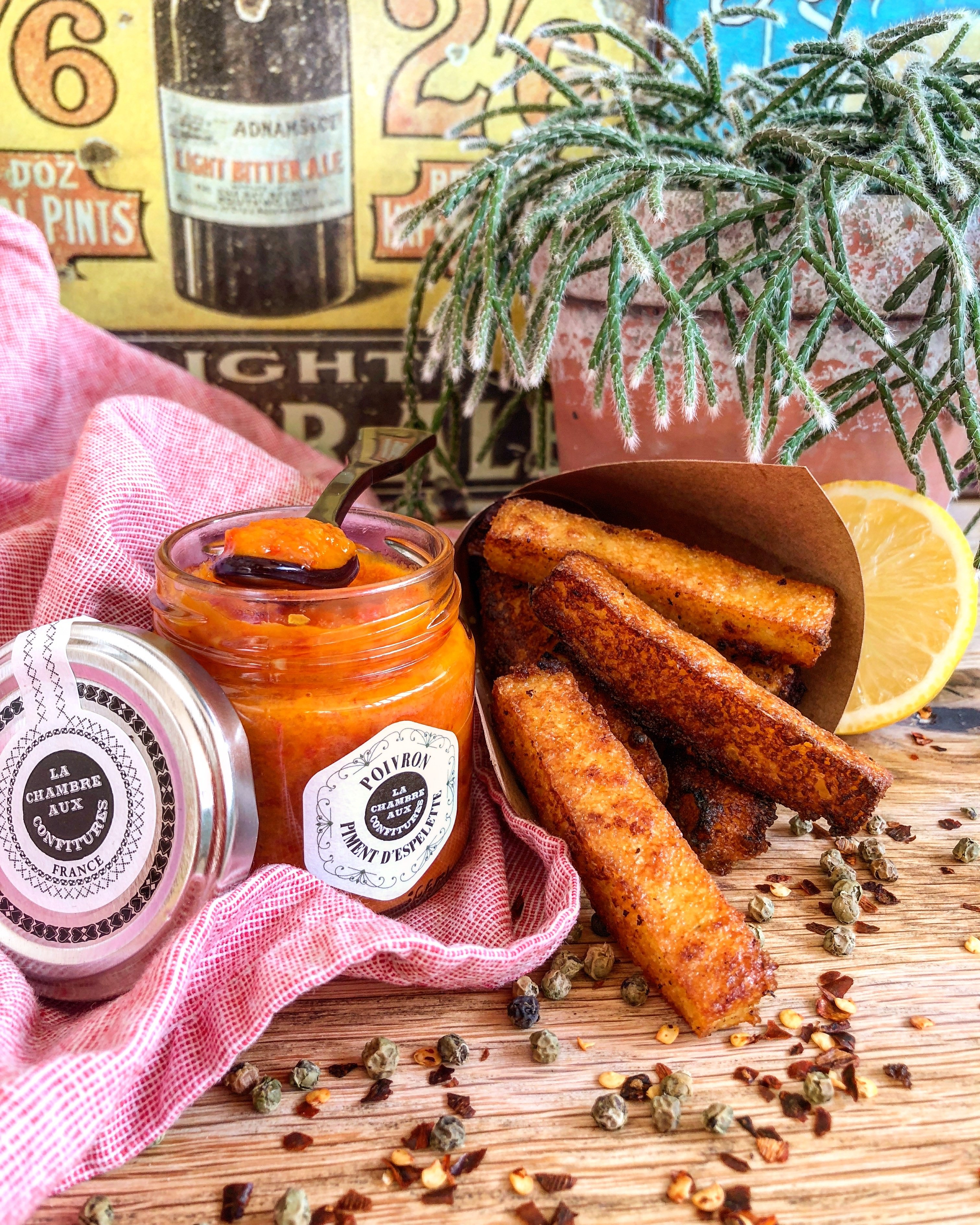 Recette de Frites au polenta au fromage de chèvre, "ketchup" de Poivron rouge et piment d'Espelette