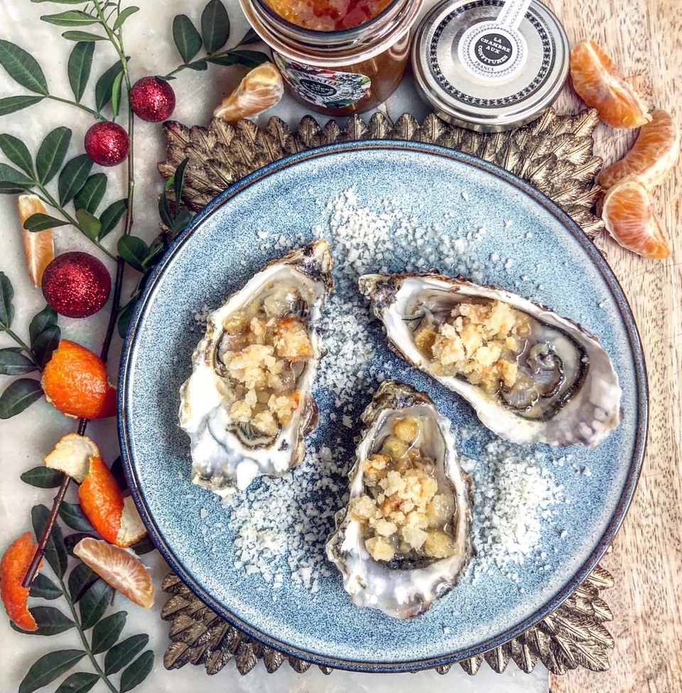  Huîtres, granité de confiture Clémentine Rhum & Vanille, toast au levain et beurre citronné 