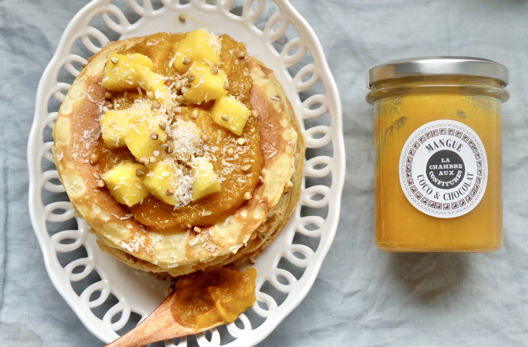 RECETTE DE PANCAKES À LA RICOTTA ET À LA PÂTE À TARTINER MANGUE, COCO & CHOCOLAT BLANC