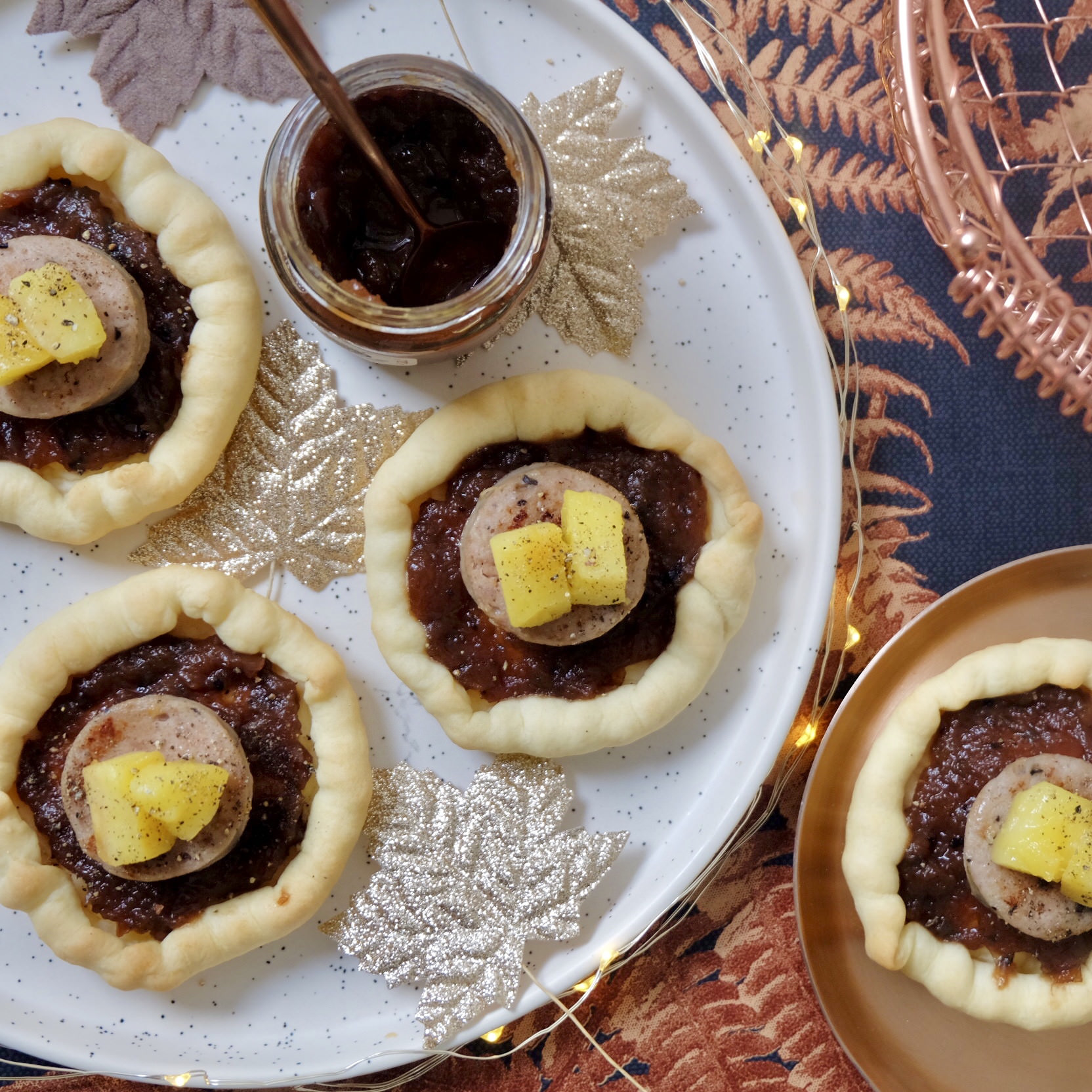 Spécial Fêtes ! Tartelettes boudin blanc, confit d’oignon truffé au Pomerol et pomme cuite