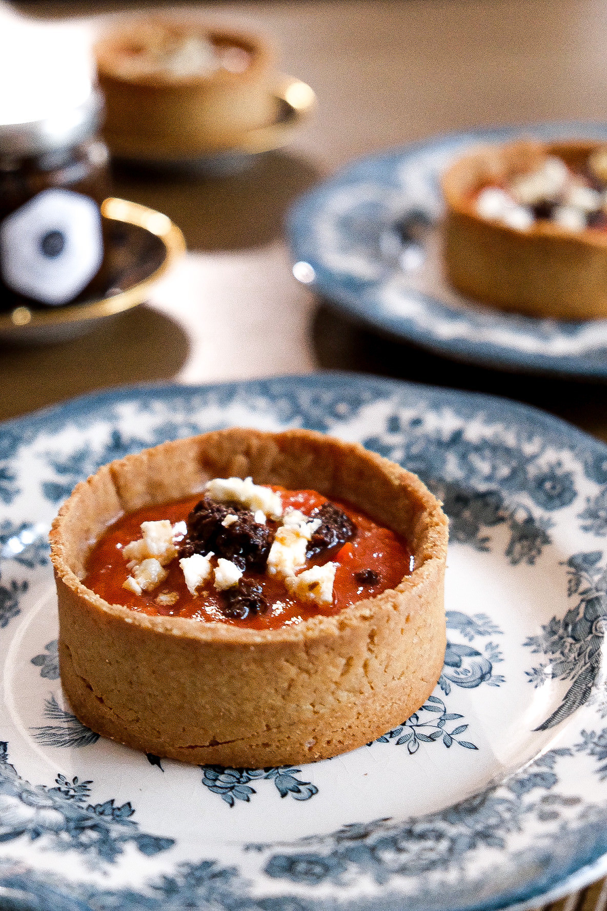 Mediterranean tarts with black olives and sun-dried tomatoes
